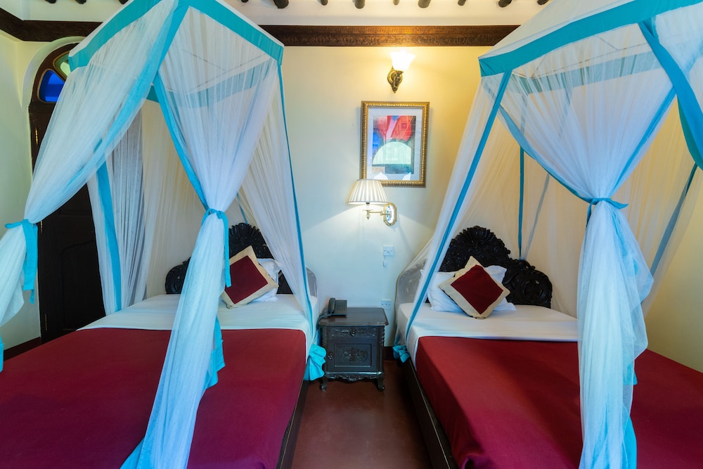 Dhow Palace Hotel 42/75