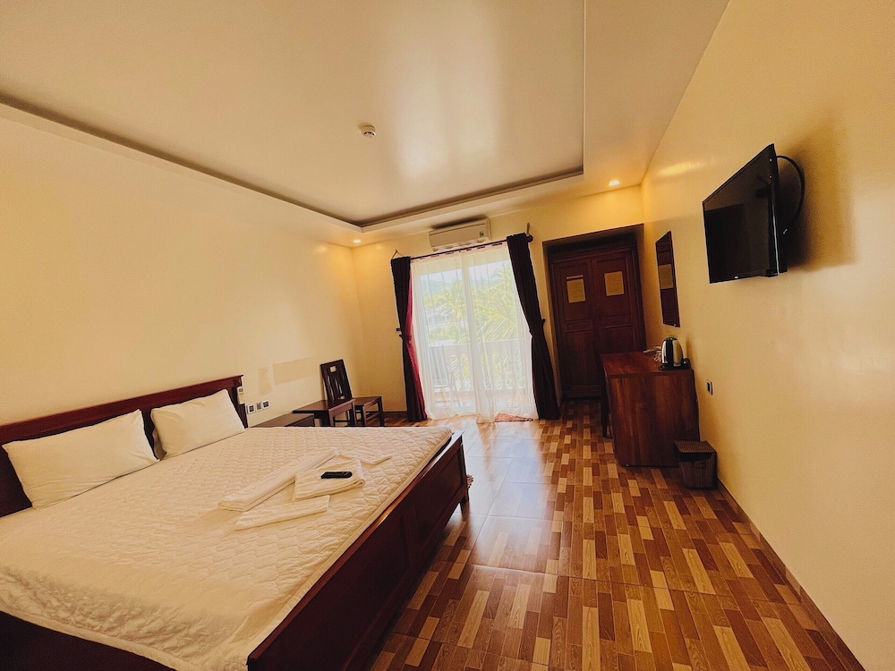 DELUXE, DOUBLE BED, HILL VIEW