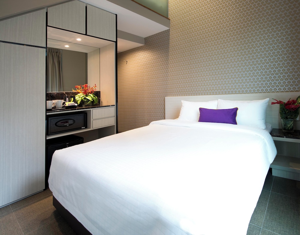 V Hotel Bencoolen 26/54