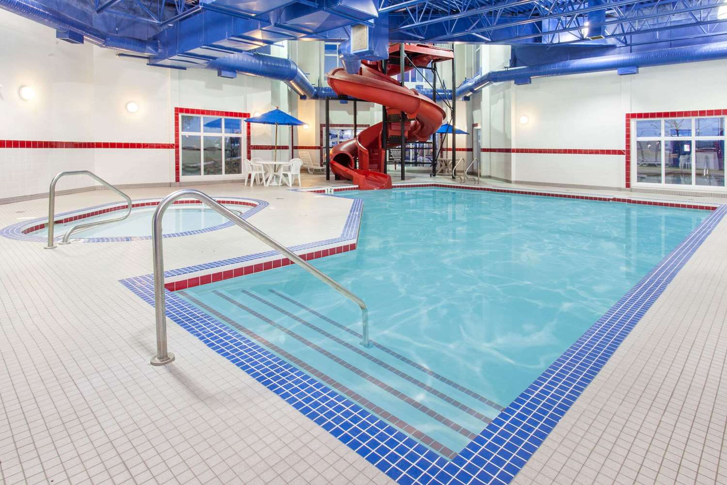 Ramada By Wyndham Pincher Creek 4/10