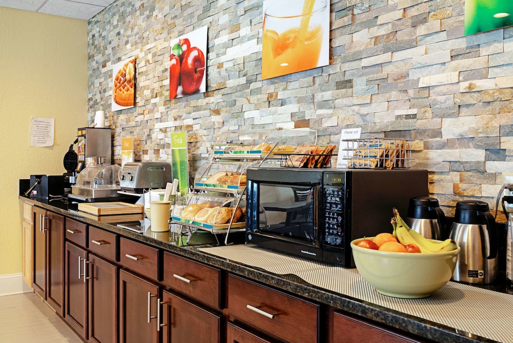 Quality Inn & Suites Robbinsville NC 37/37