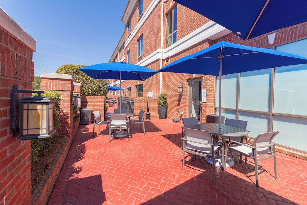 Holiday Inn Express Leland - Wilmington Area 66/71