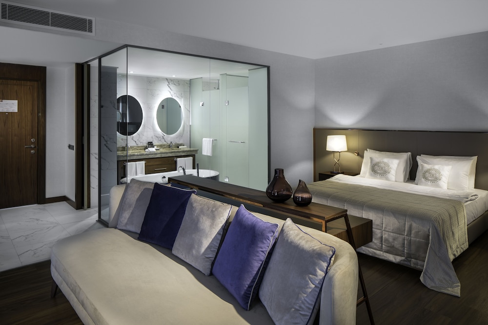 SUITE, GOLDEN HORN VIEW, CORNER