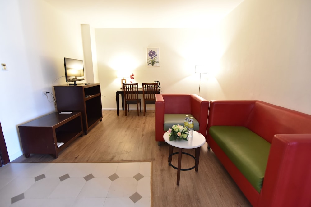 Golden Crown Grand Hotel 34/50