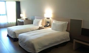 Elite, Twin Beds, Accessible