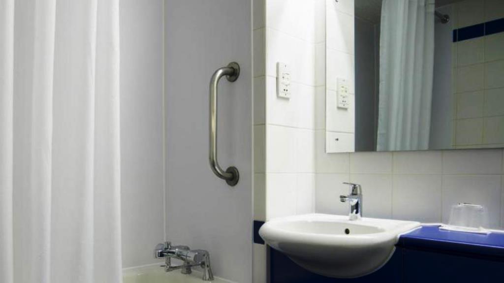 Travelodge Sheffield Central 13/15
