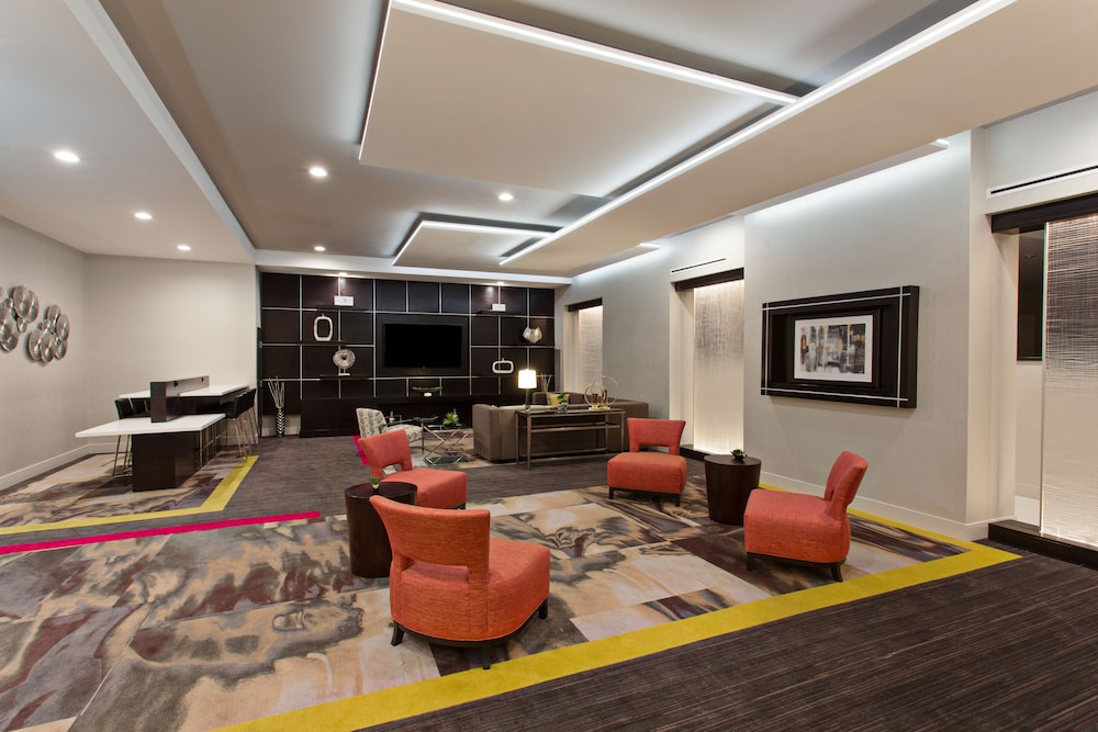 Holiday Inn Express & Suites Anaheim Resort Area 42/58
