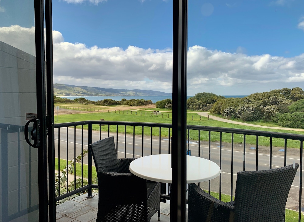 Apollo Bay Waterfront Motor Inn 60/80