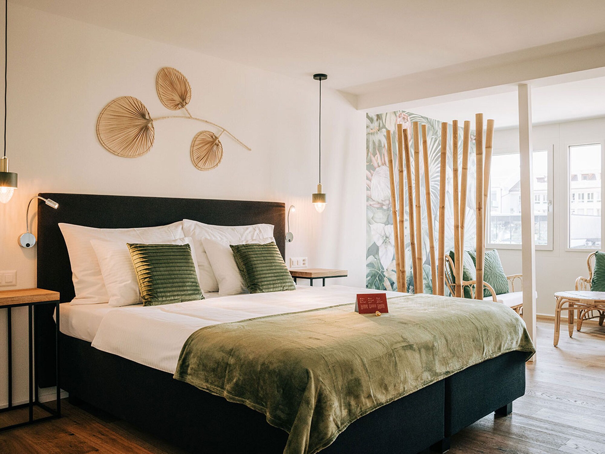 Plus, Classic, Queen Bed