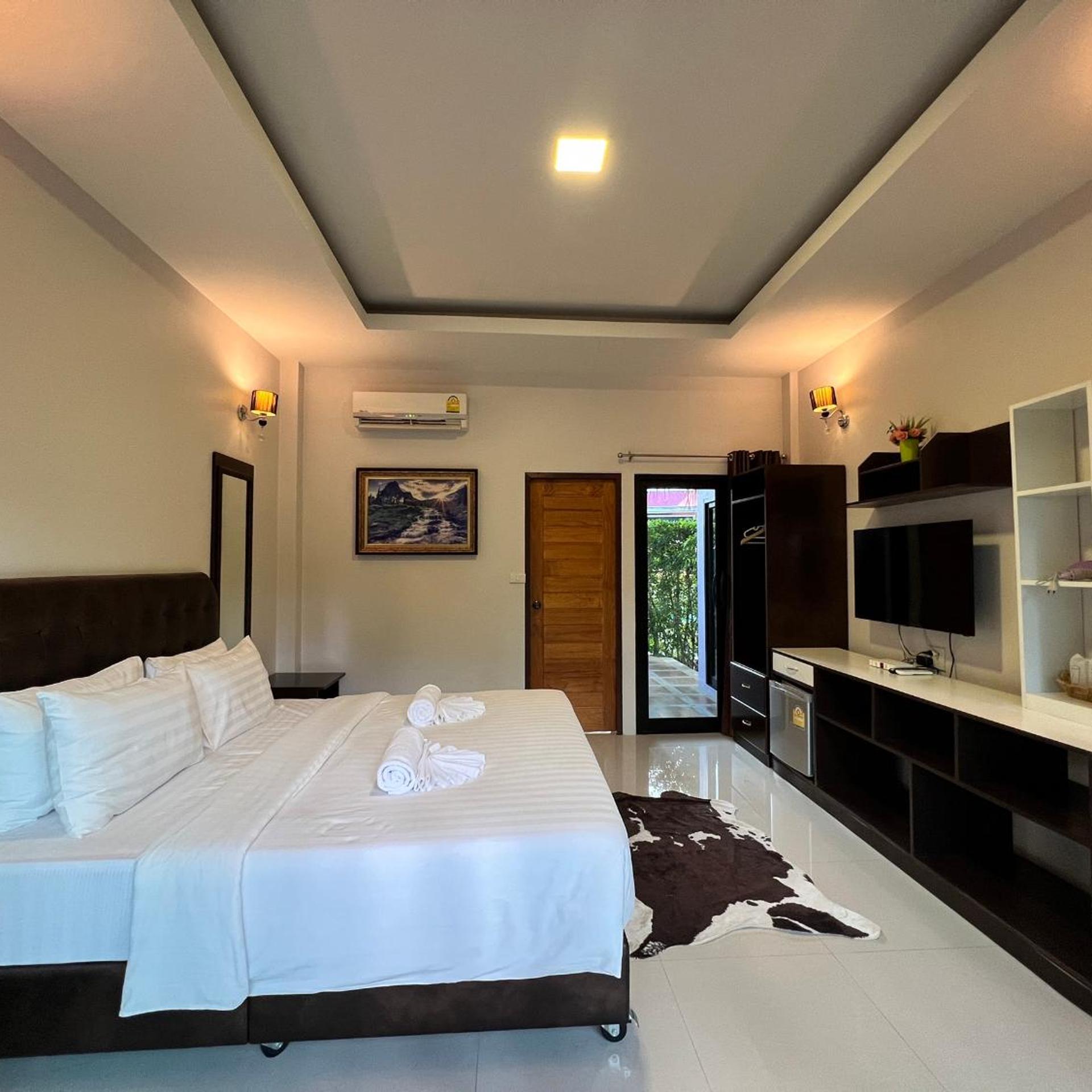 The Canal Garden Resort 4/60