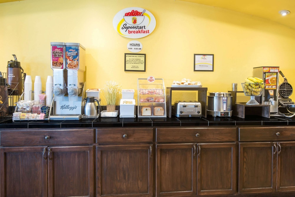 Super 8 by Wyndham Colby 36/42