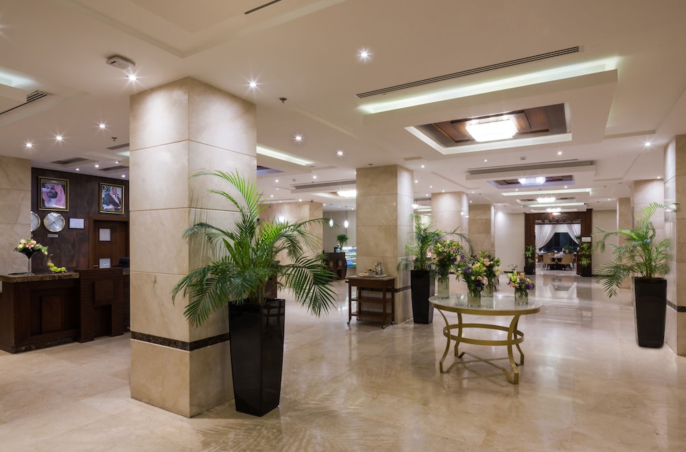 Lobby at Naviti Warwick Al Khobar Hotel, AL KHOBAR