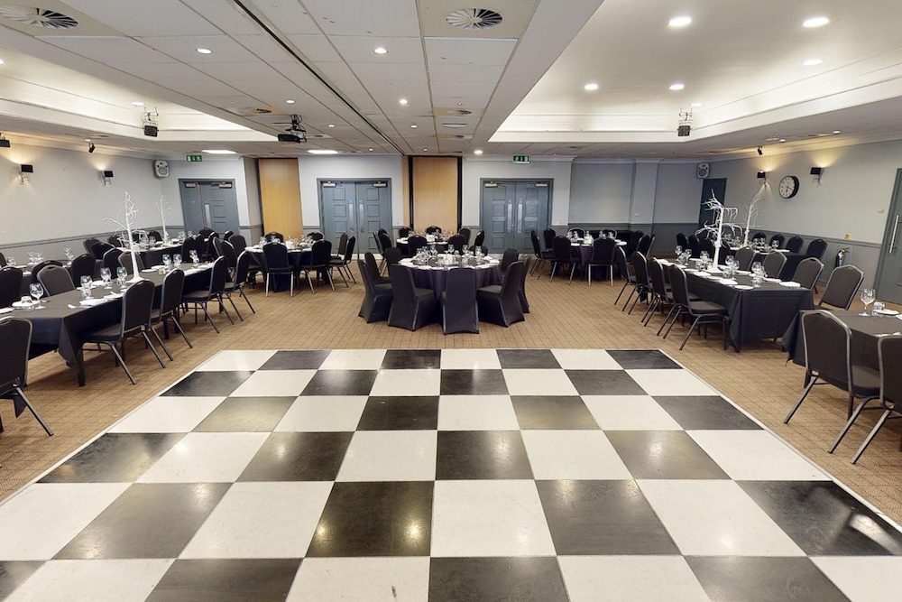 Village Prem Swansea Hotel Leisure Club 55/61