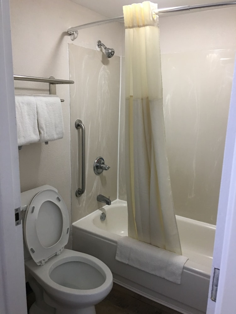 Quality Inn Greenville Near University 11/37