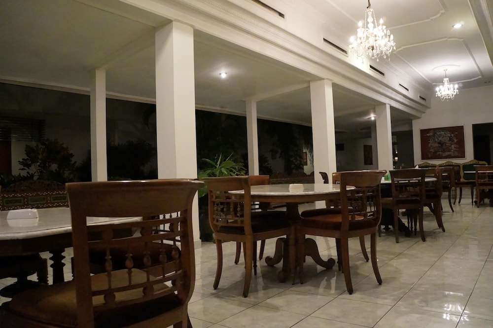 Hotel Kirana 43/54