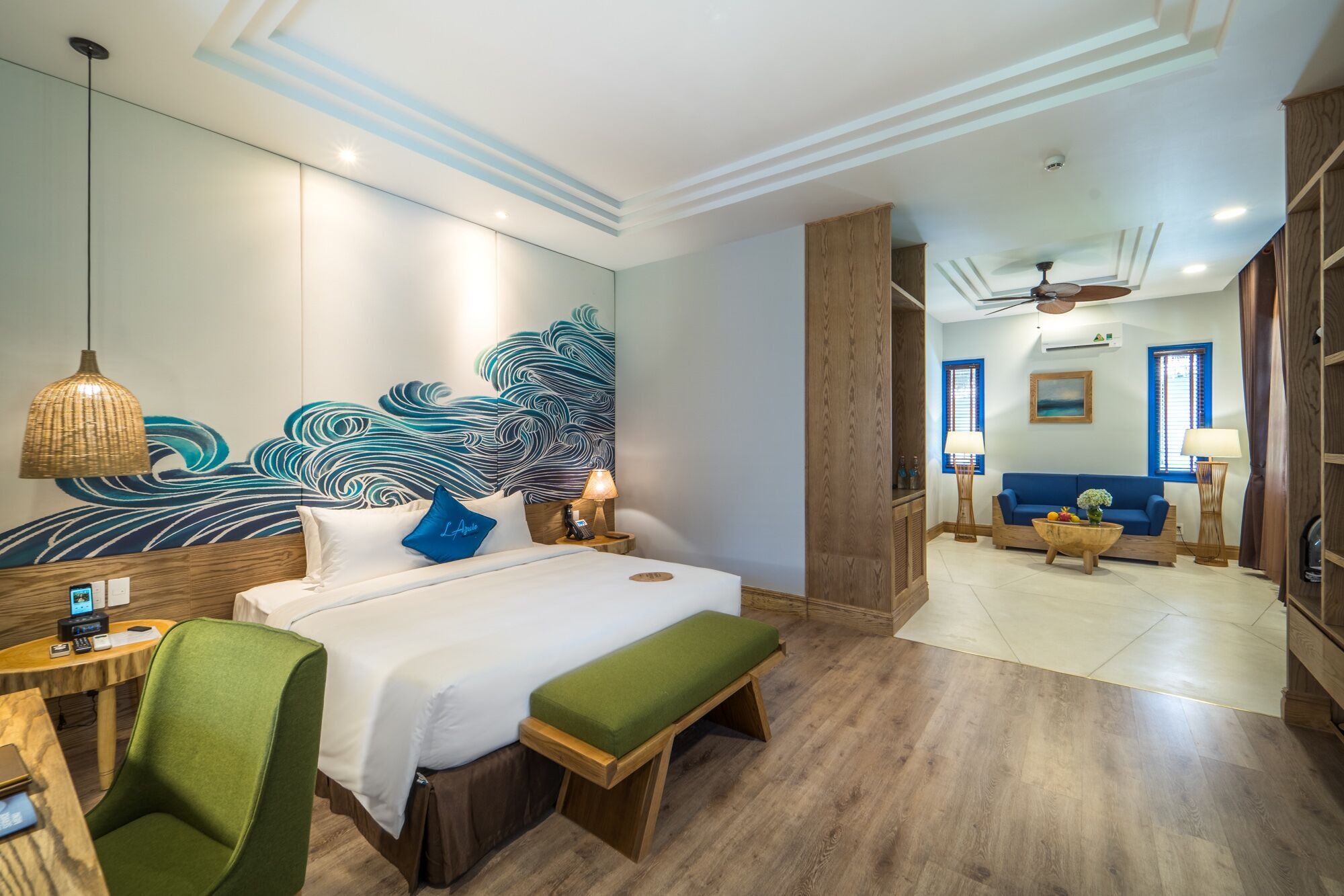 EXECUTIVE, SUITE, BEACH FRONT