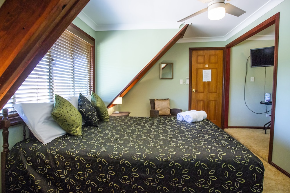 Ainslie Manor Bed and Breakfast 17/66
