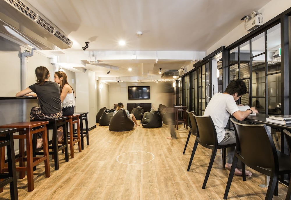 Jellybean the Blocks Hostel Sukhumvit 10 50/63