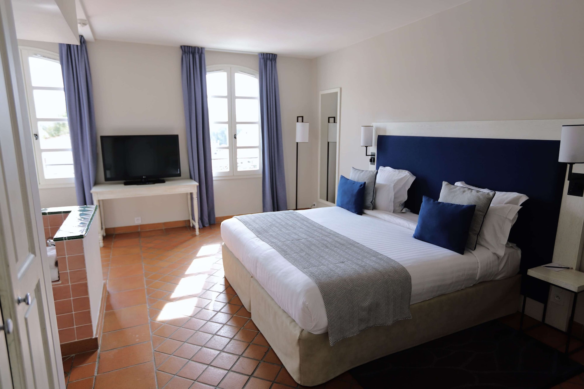 غرفة كلاسيكية بسرير كوين، Le Fregate Provence 3/7
