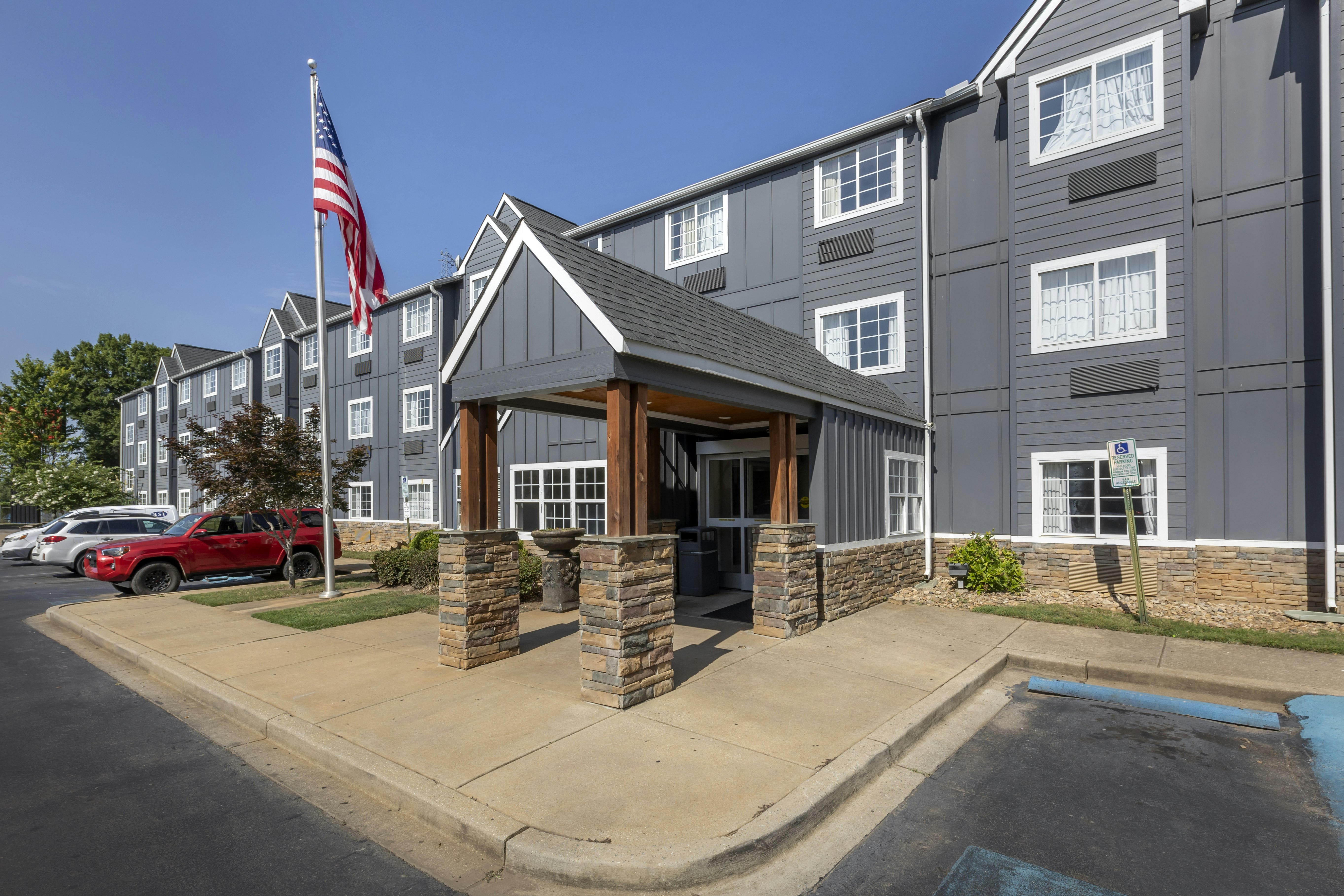 Econo Lodge Inn Suites Greenville 62/69