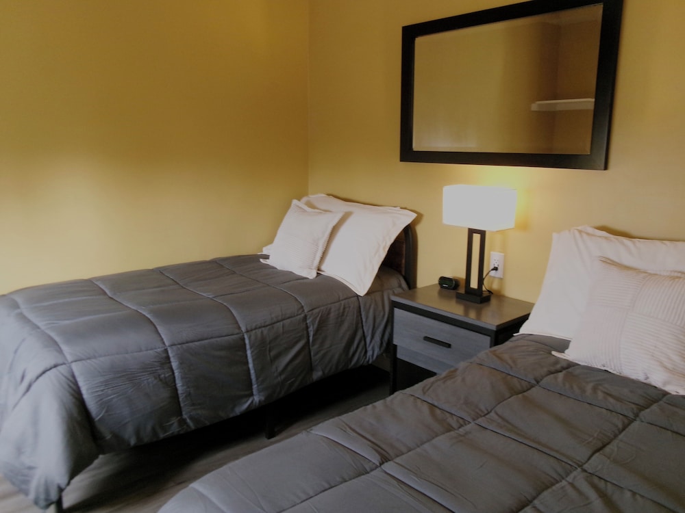 2 BEDROOMS, FAMILY SUITE, KING AND TWIN BEDS