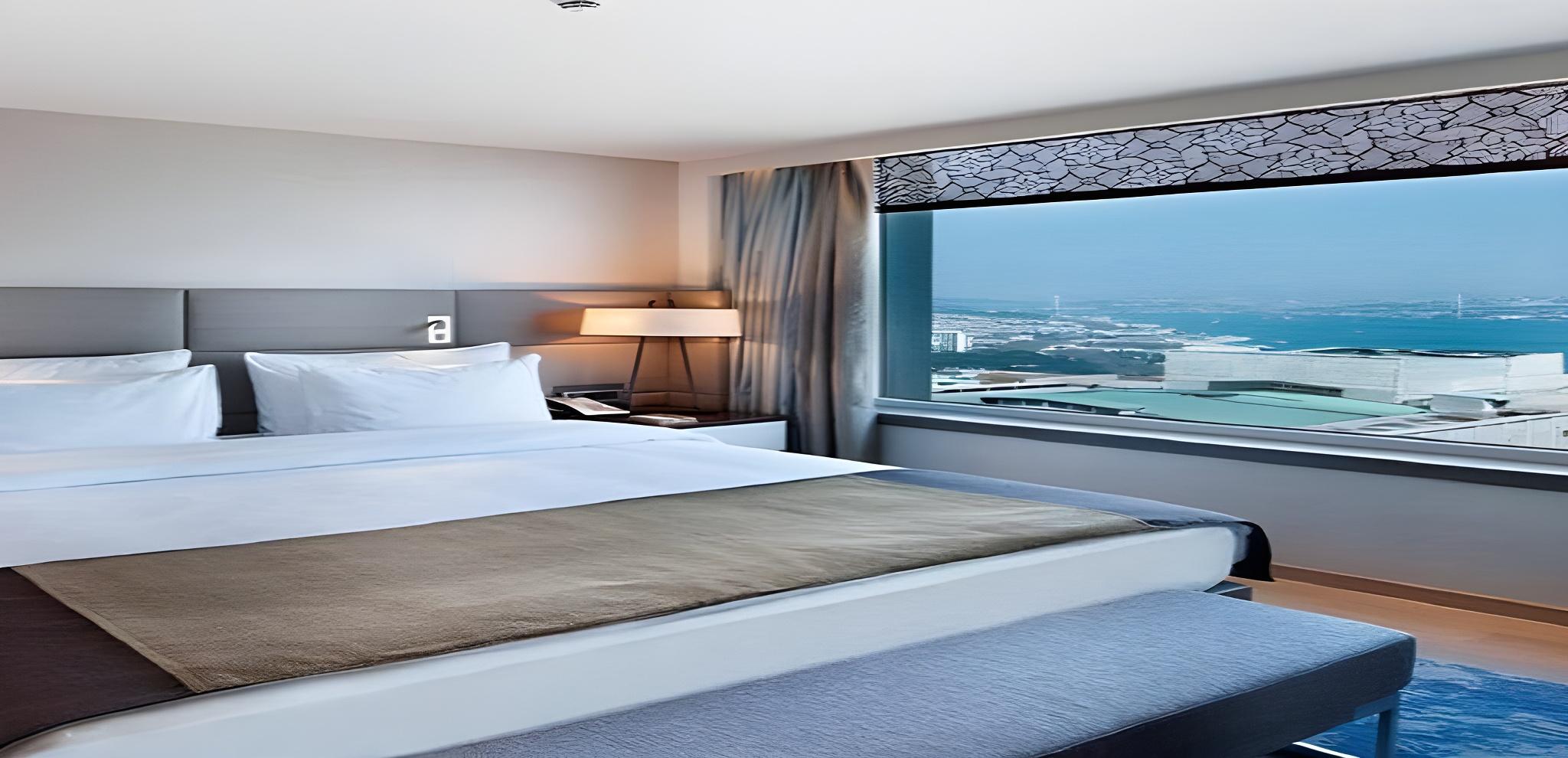Bosphorus, Suite, Queen Bed, Sofa