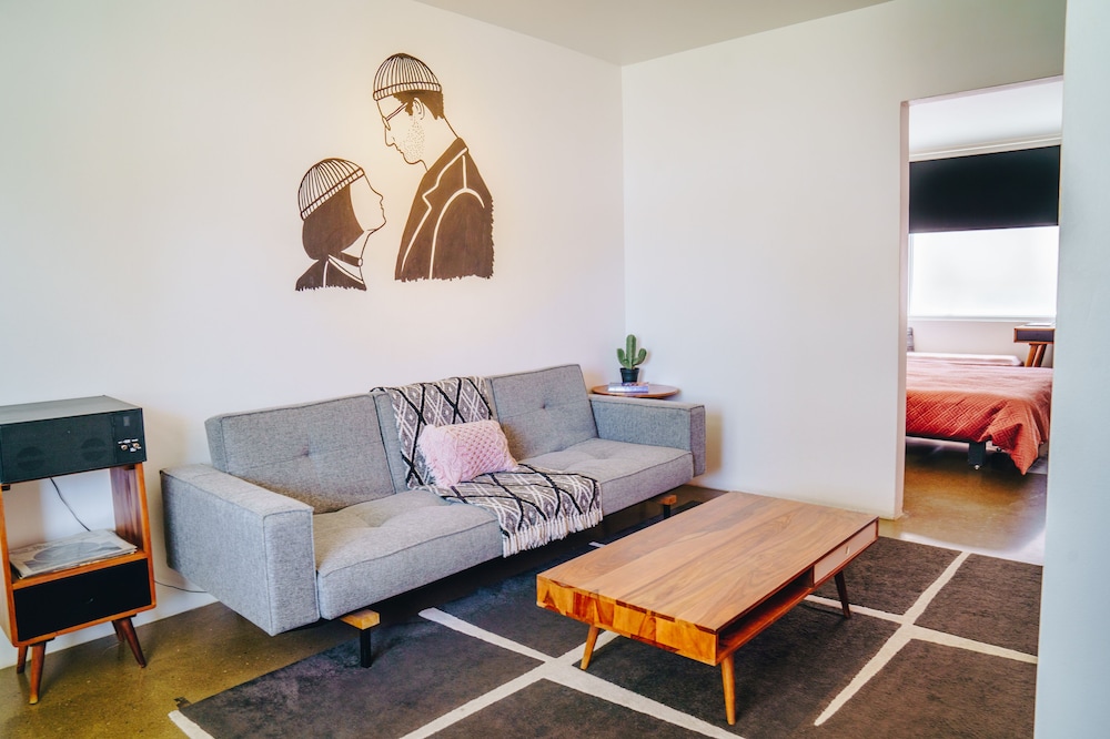 The Pink Hotel Coolangatta 29/50