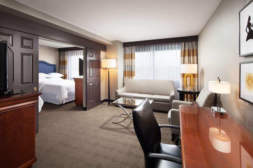 Sheraton Fairplex Hotel Conference Center 23/46
