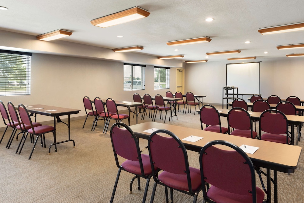 Country Inn Suites By Radisson Cedar Rapids Airport Ia 37/42