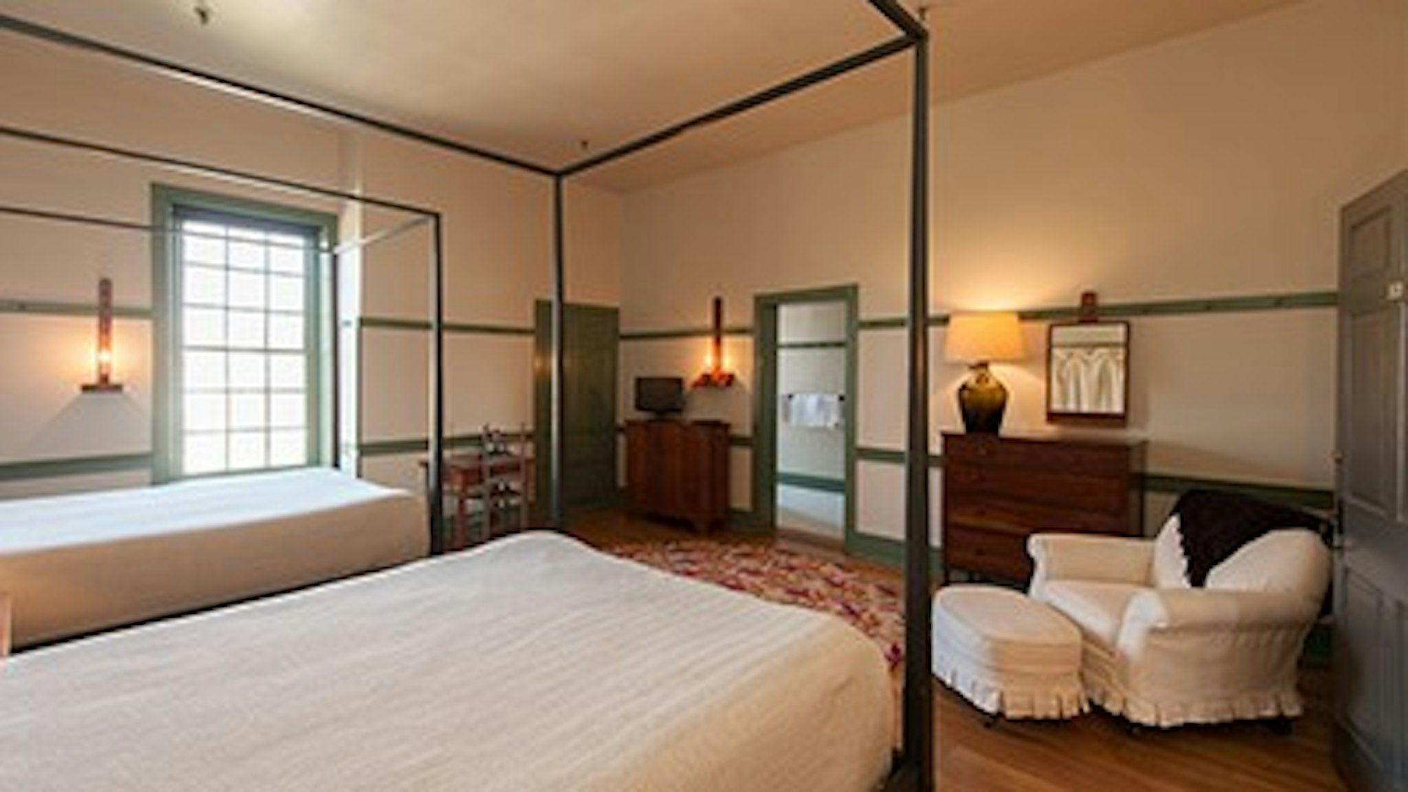 Shaker Village of Pleasant Hill 1/5
