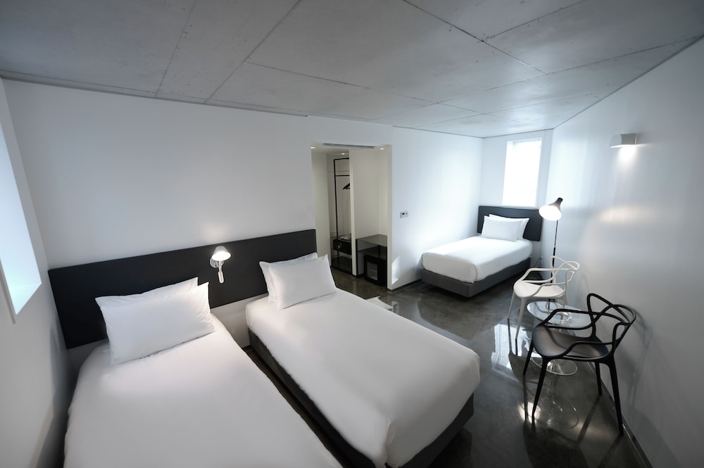 ROOM, TRIPLE