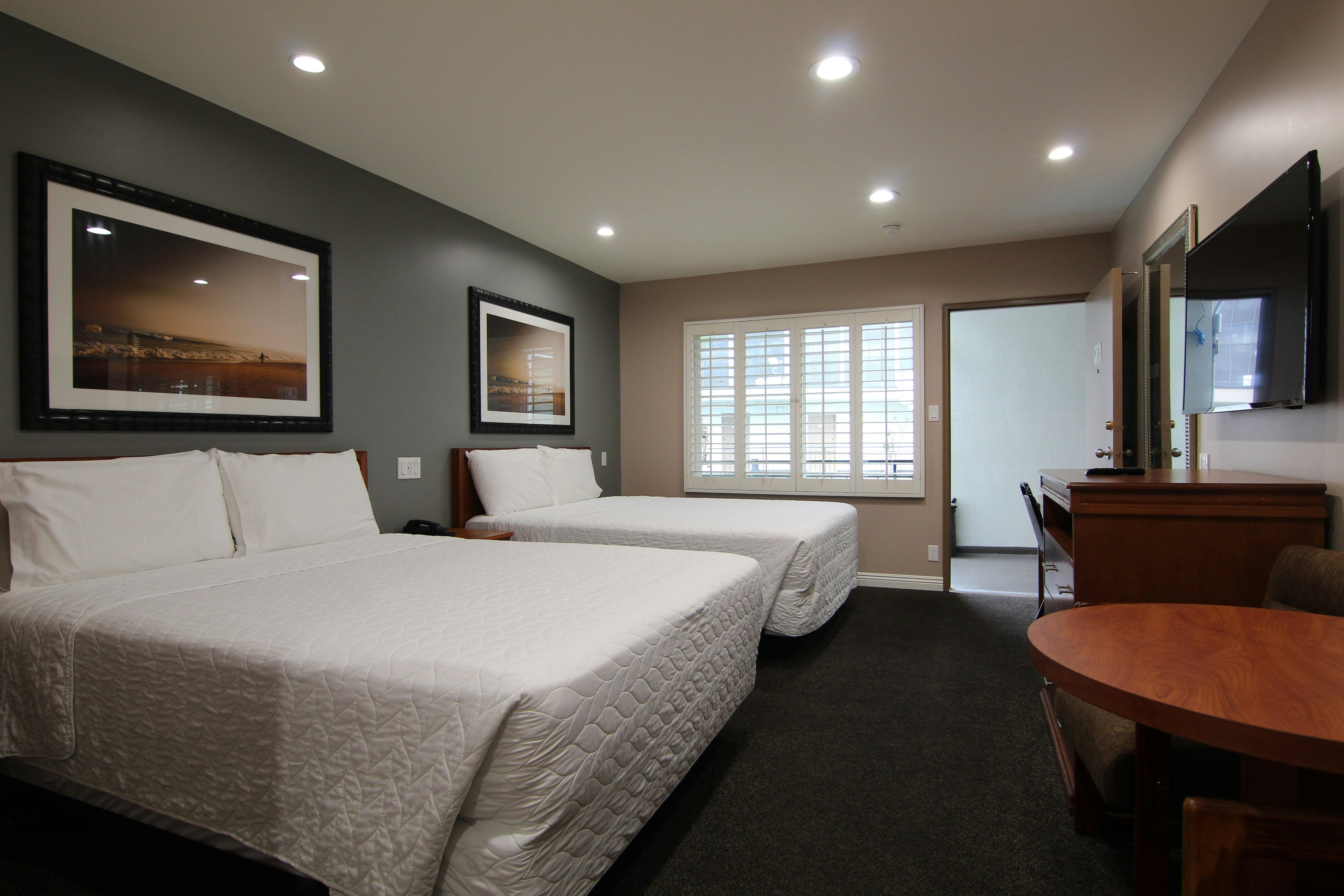 Dunes Inn Wilshire 18/72