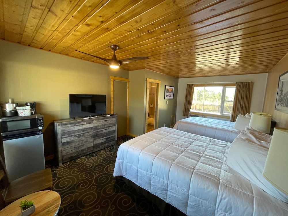 Estes Mountain Inn 25/70
