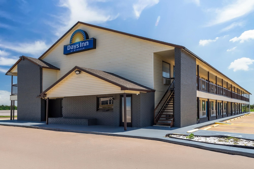 Days Inn by Wyndham Pratt 50/54