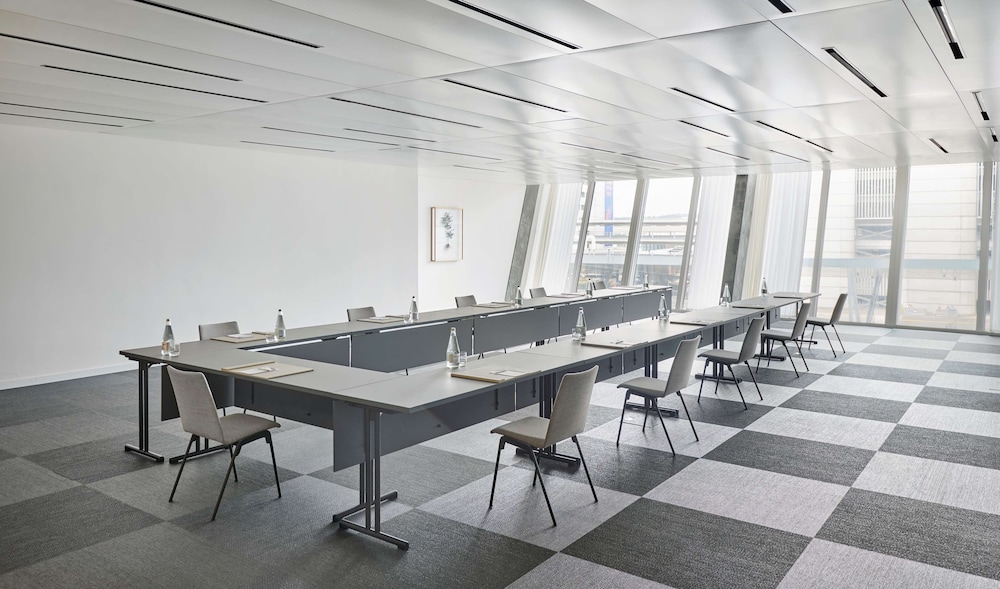 Hyatt Regency Zurich Airport The Circle 62/74