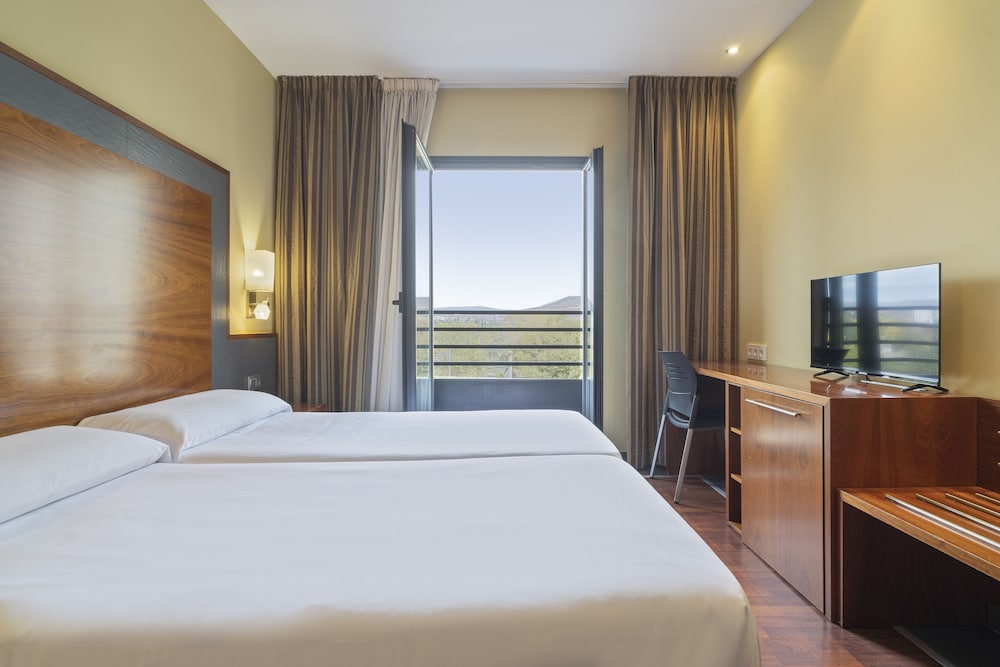 ROOM, SINGLE, DOUBLE BED