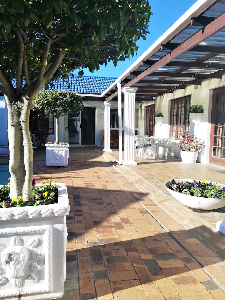 Blouberg Dolphin Inn 52/72
