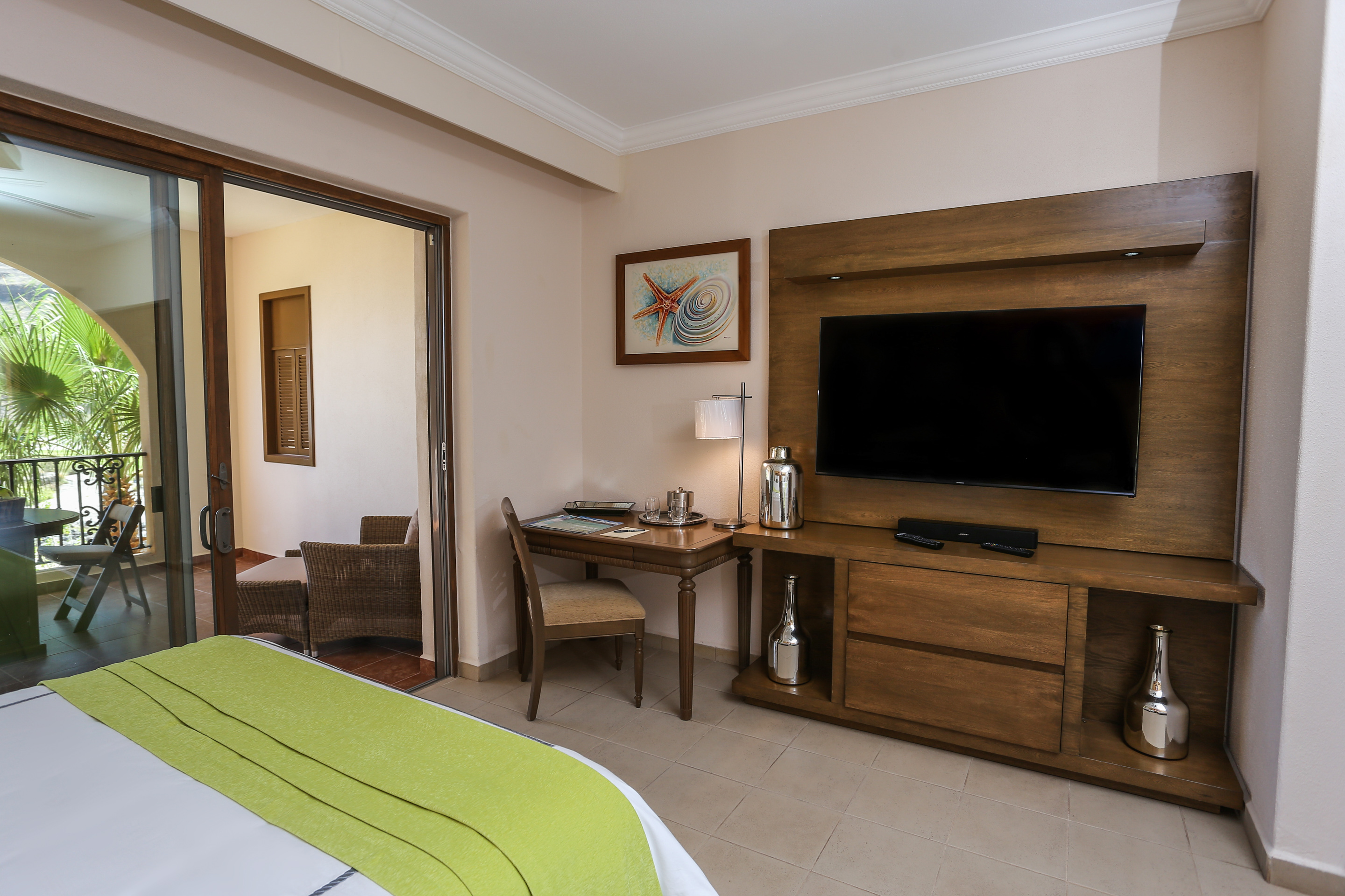 Deluxe, Premium Floor