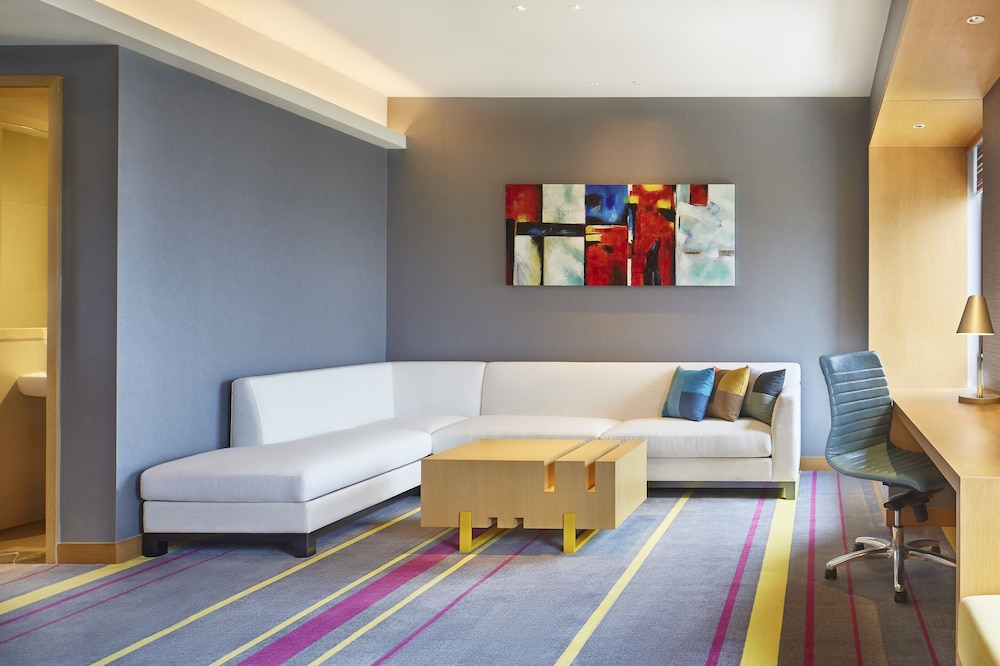 Aloft Dongguan Dynamic Town 18/48