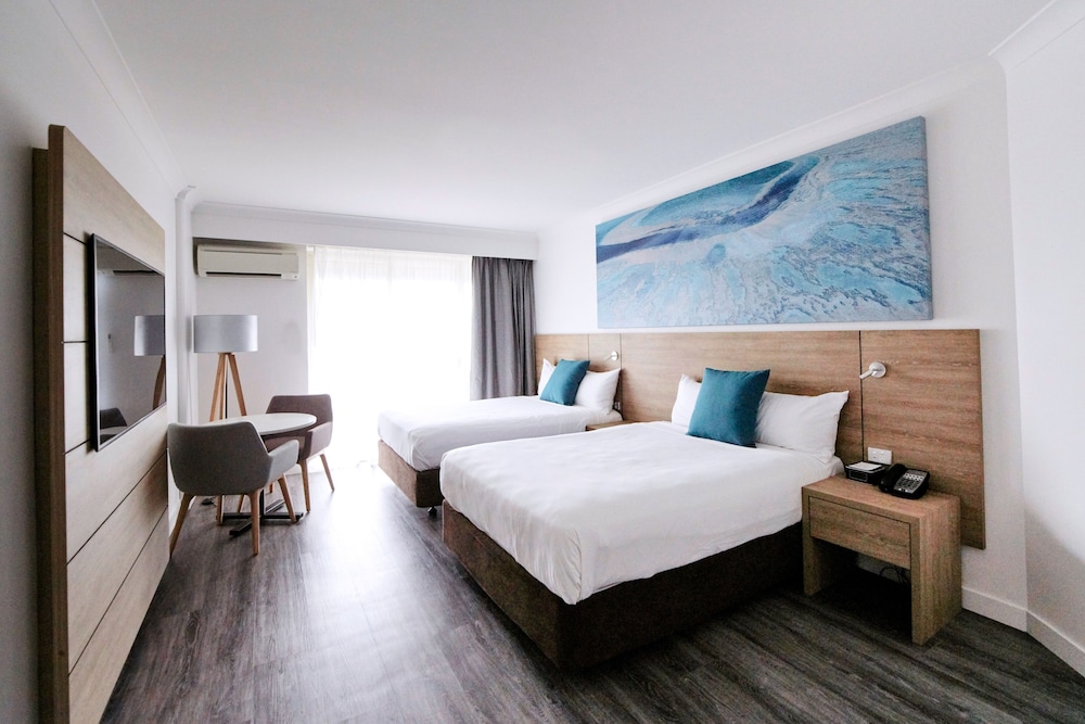غرفة قياسية بسريرين مزدوجين بإطلالة على المسبح، Novotel Cairns Oasis Resort 3/9