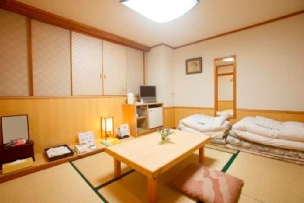 CENTRAL HOTEL SASEBO 28/50