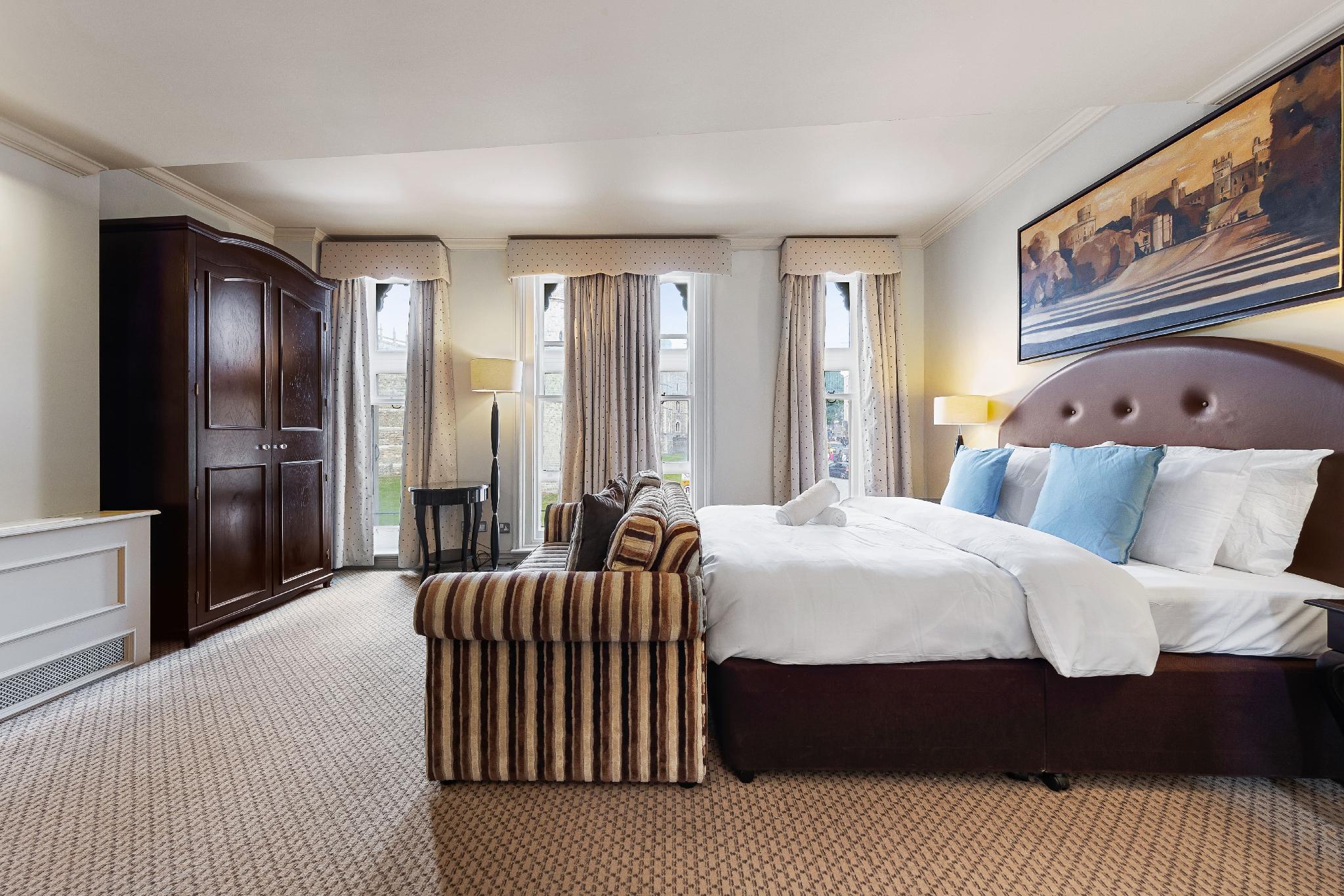 Suite, Castle View