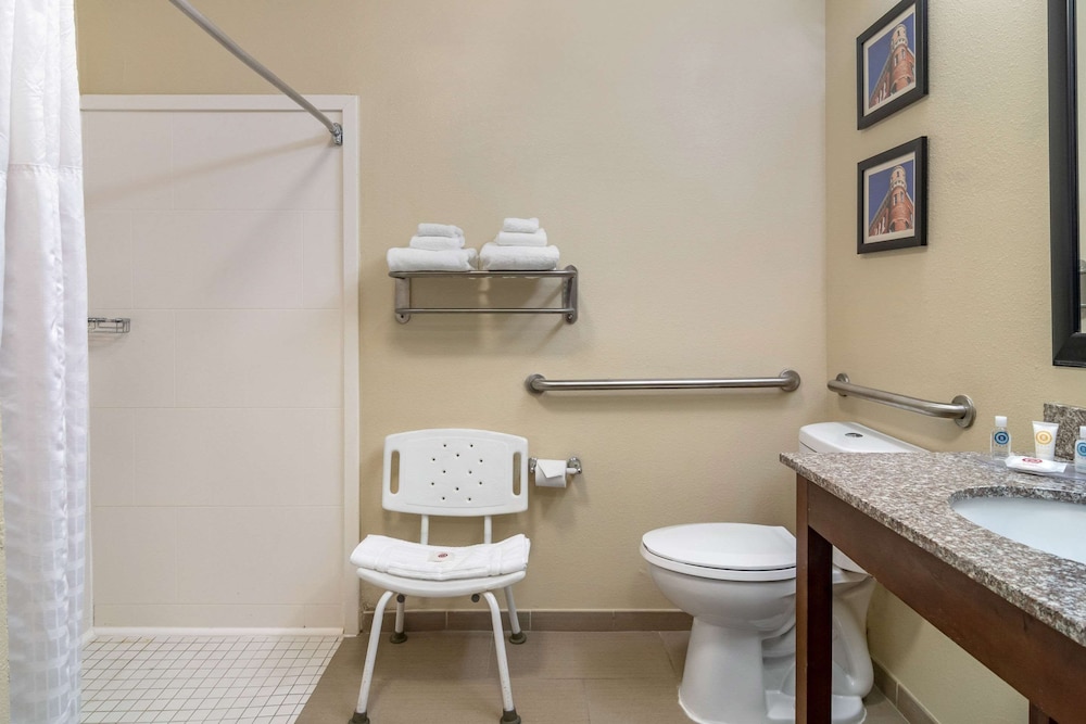 Comfort Inn And Suites Macon 8/40