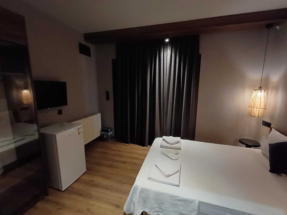 Elia Otel 6/32