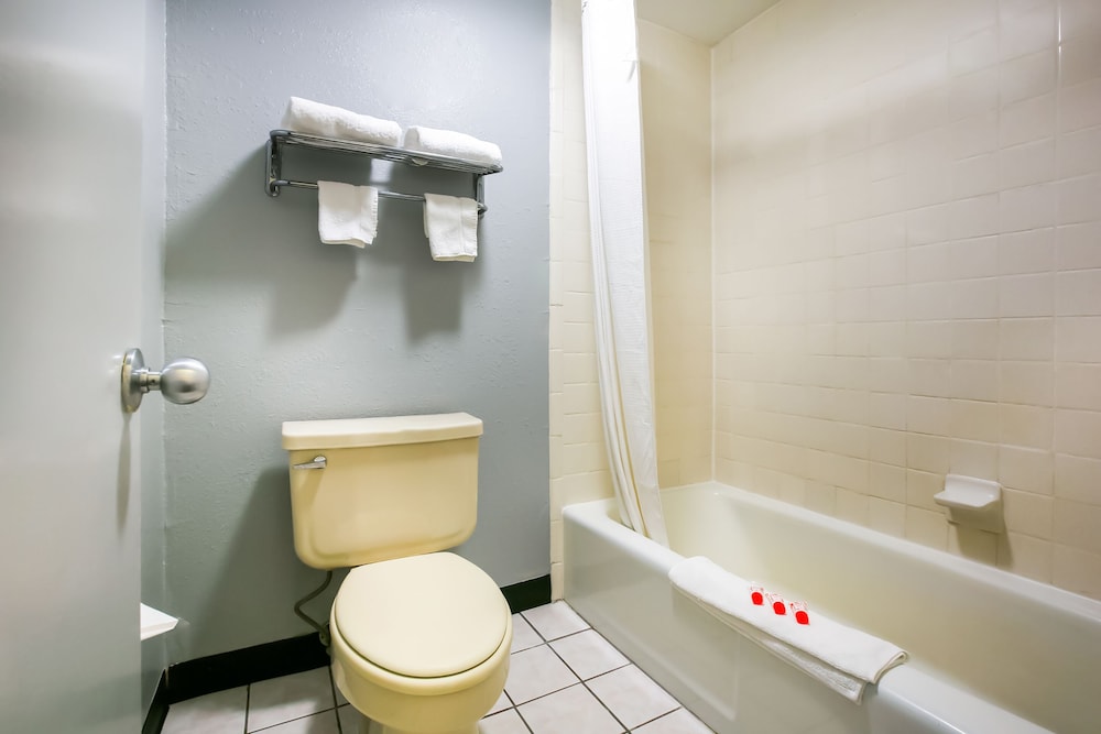 غرفة بسرير كينج للمدخنين، OYO Hotel Texarkana North Heights AR Hwy I-30 3/4