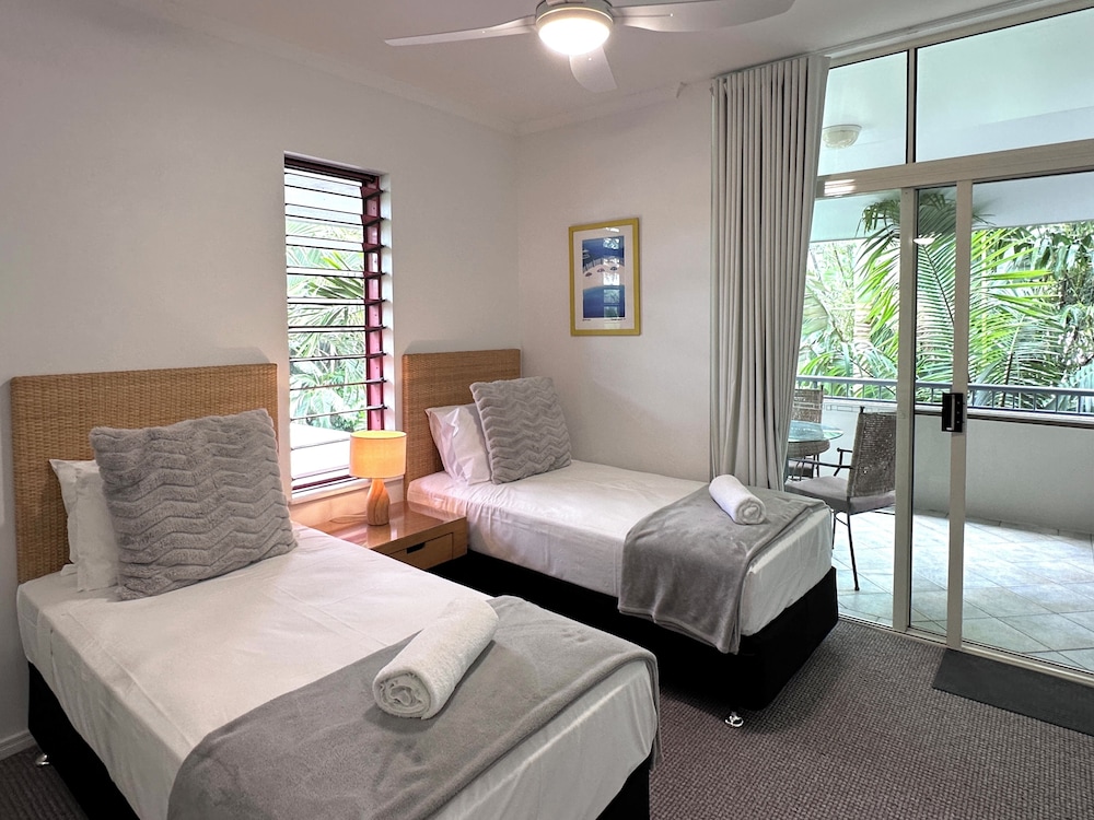 Oasis At Palm Cove 22/71