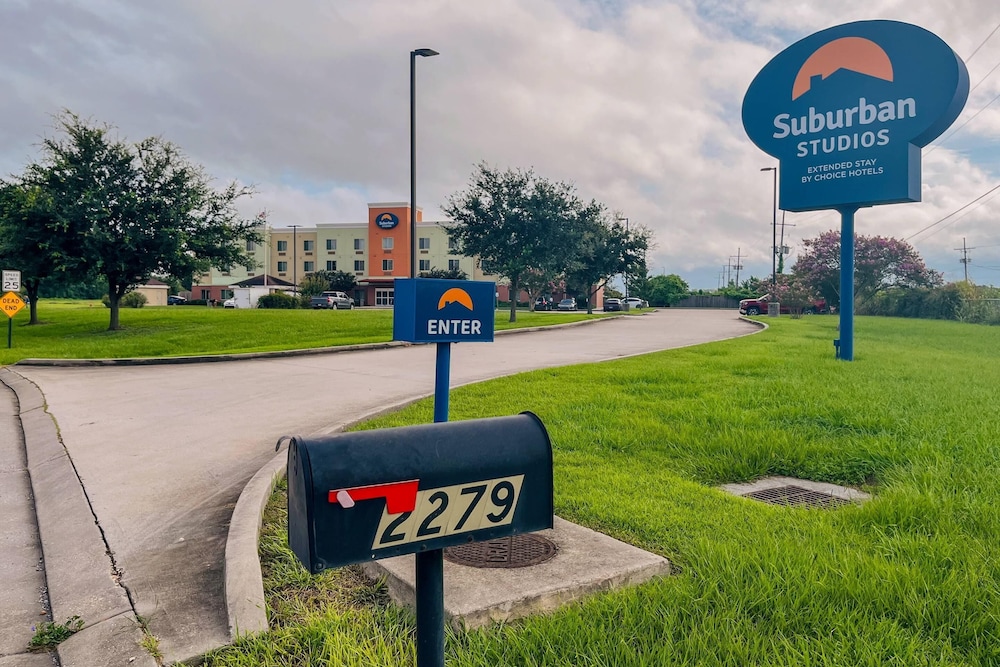 Suburban Studios Donaldsonville - Gonzales 52/55