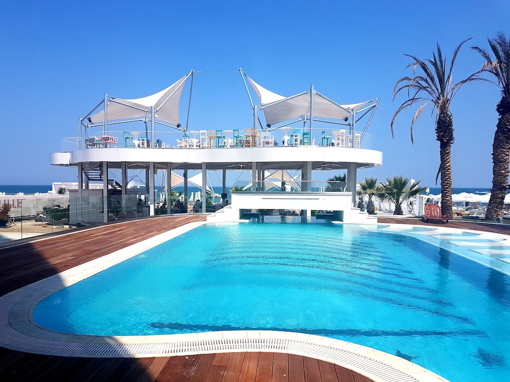 White Tower Mamaia 27/32