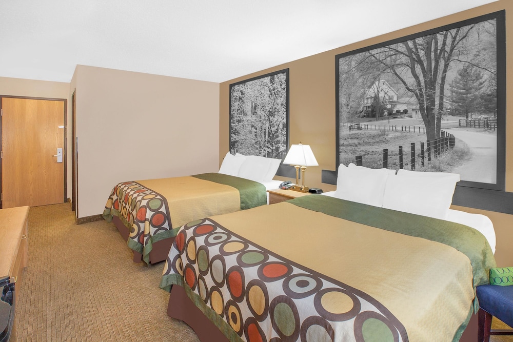 Super 8 by Wyndham Seville 9/25