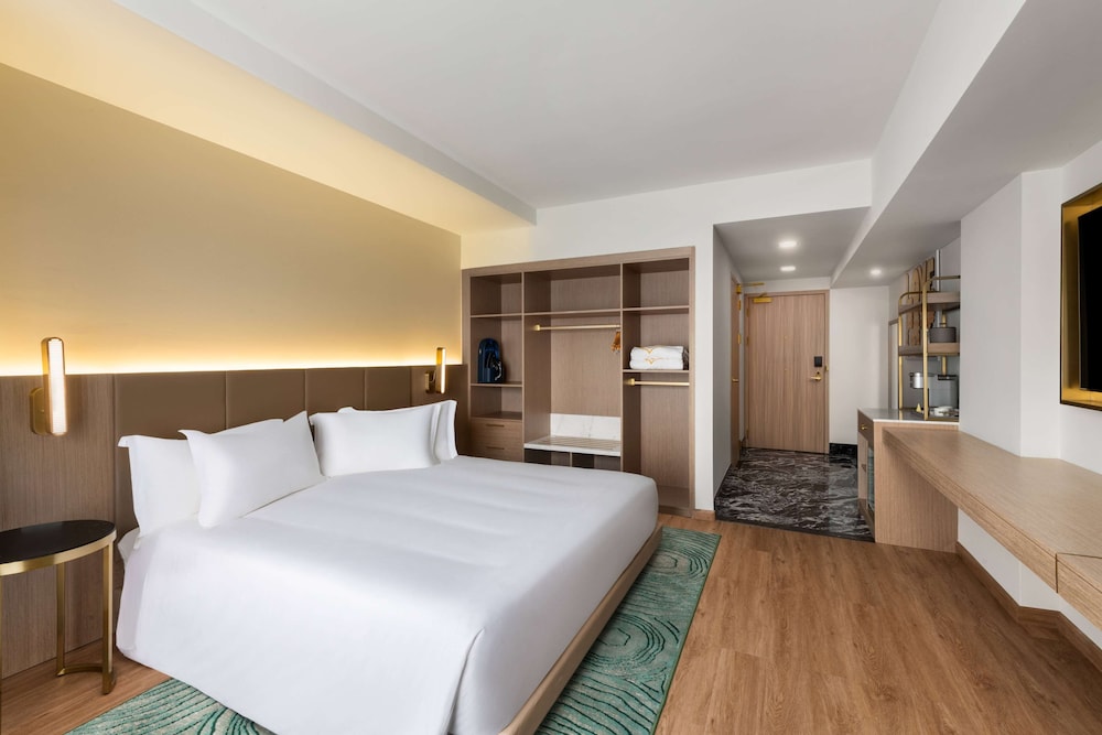 ROOM, KING BED, ACCESSIBLE